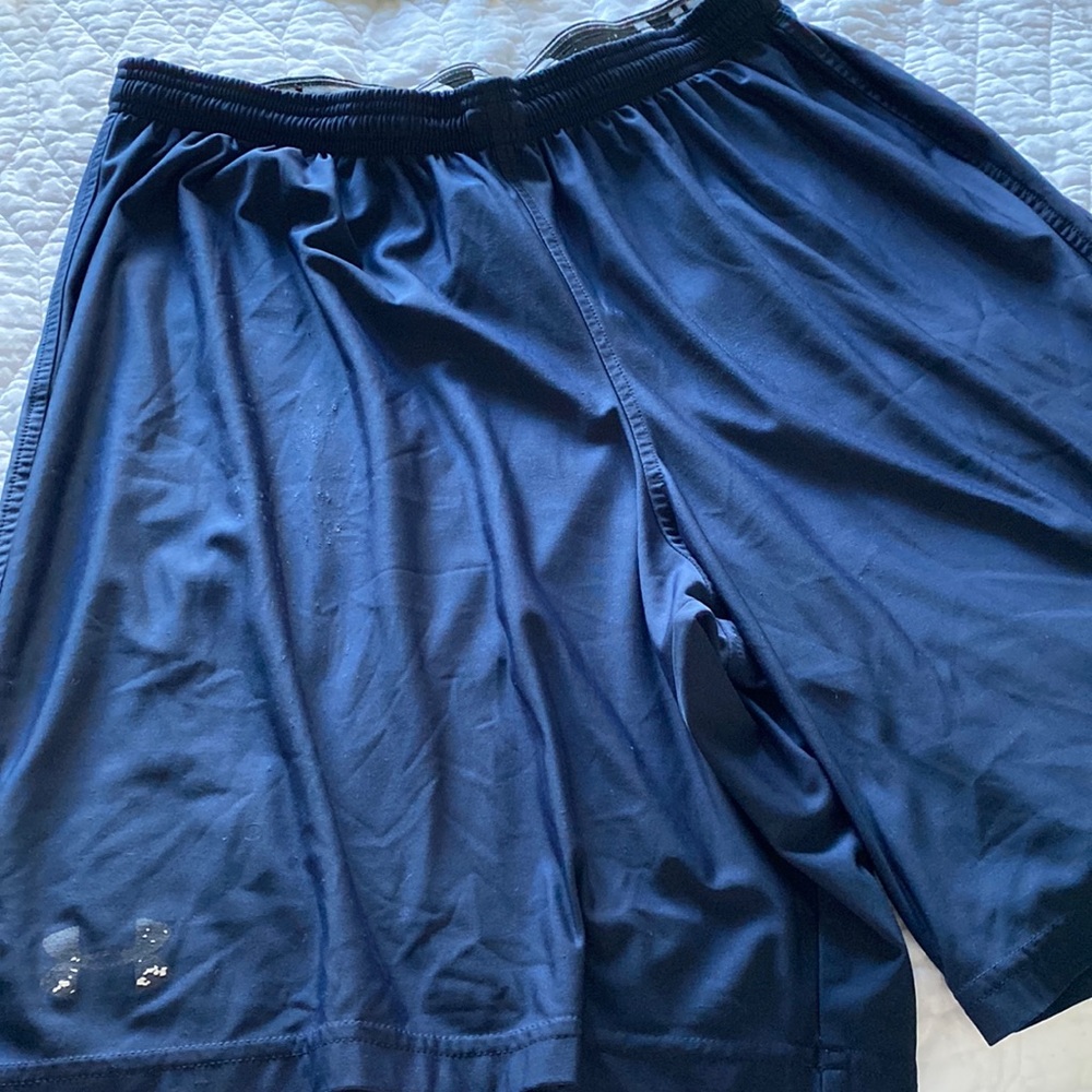 Under Armour Size L shorts